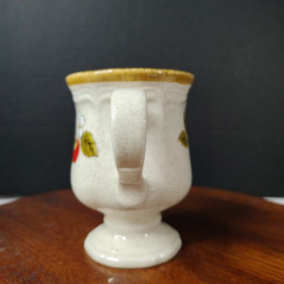MIKASA Strawberry Festival Cream Creamer Pedestal - Picture 2 of 7